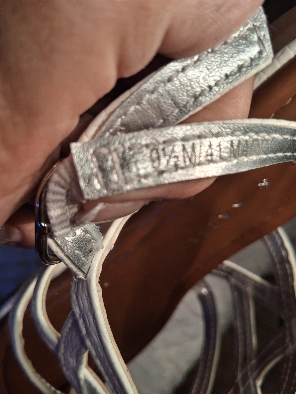 Kelly & Katie White Strappy Toe-Ring Sandals with Tan Footbed Size 9 1/2 M - Picture 4 of 5